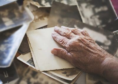 Making Memories Together: 7 Tips for Visiting a Loved One with Memory Loss