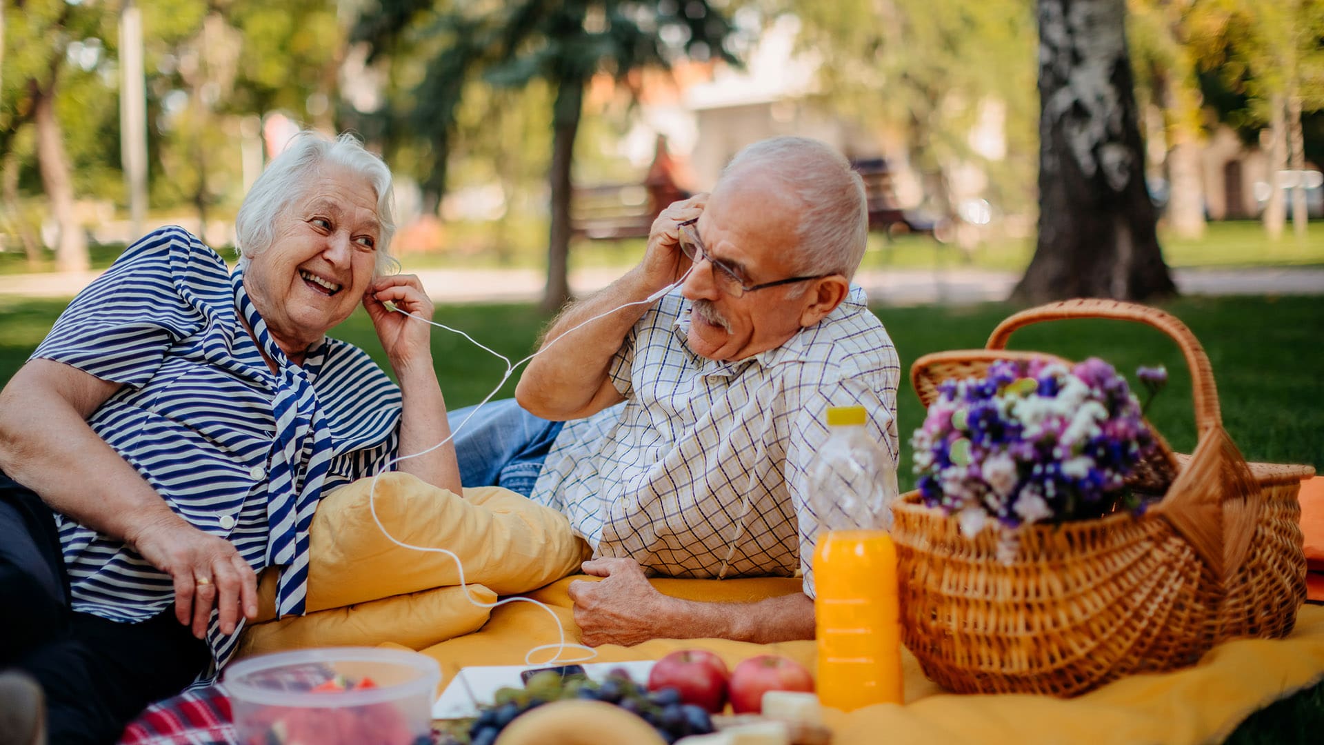 7 Outdoor Activities for Those With Memory Loss | BridgesⓇ by EPOCH